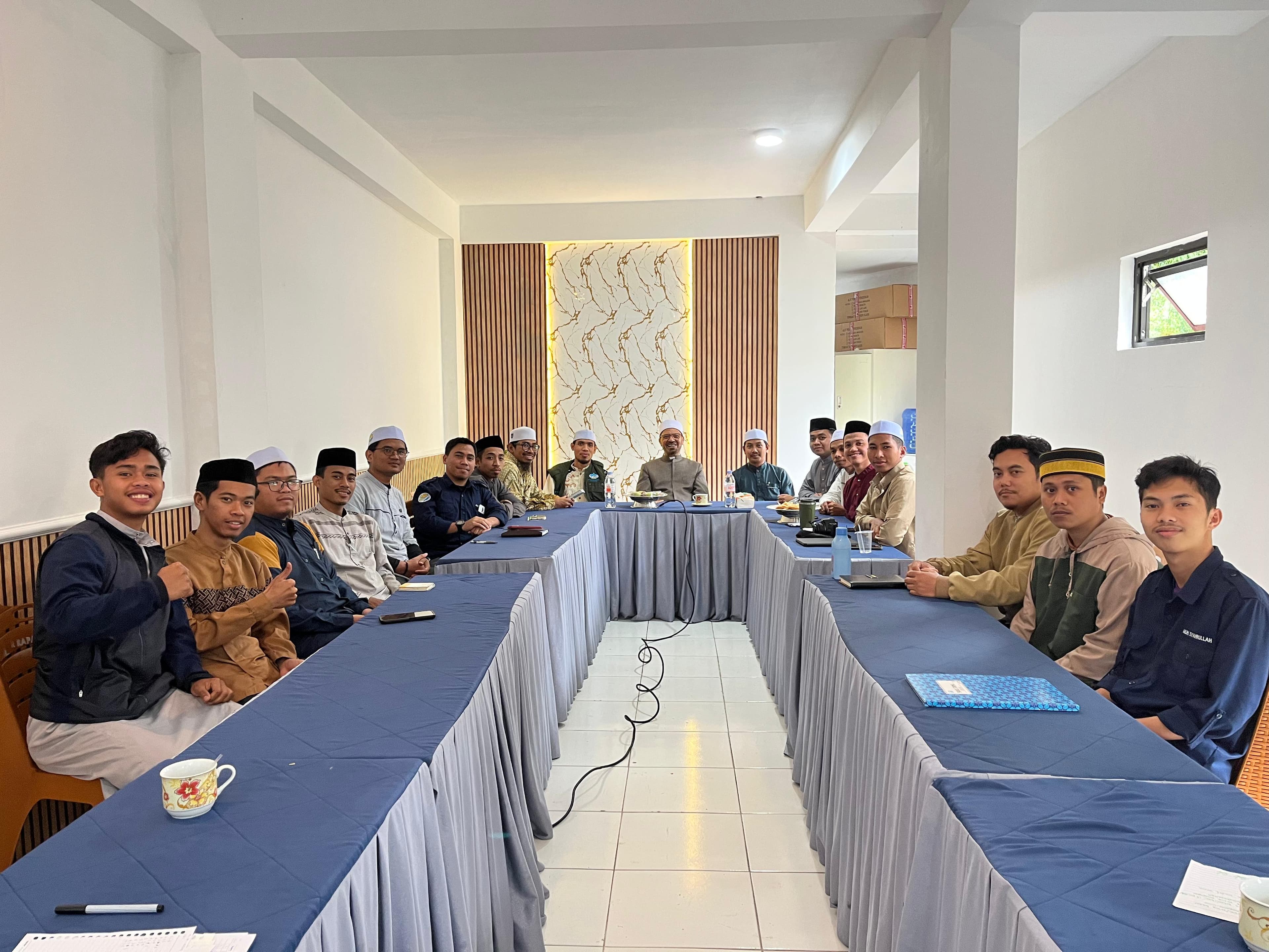 Sharing Session Pembina VTHQ Bersama Syaikh Asal Timur Tengah: Menguatkan Strategi Mengajar yang Menarik dan Relate untuk Santri